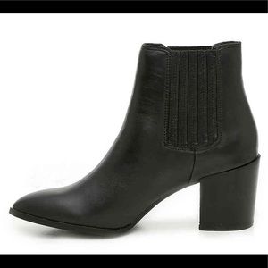 Steve Madden Jain pointed toe ankle bootie 🖤